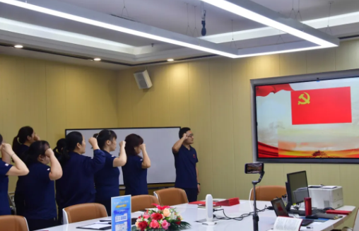忆初心，，，，，守党纪，，，，，赶考路上勇毅行
